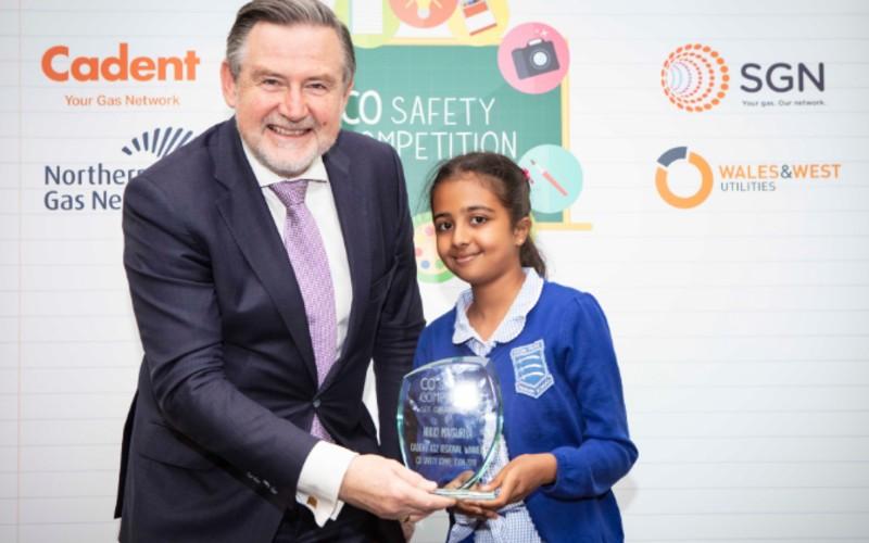 Photo of Barry Gardiner MP with winner